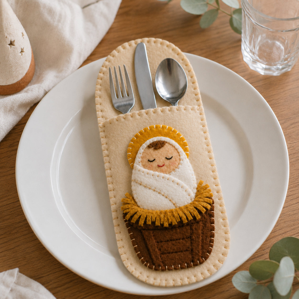 Baby Jesus in Manger Felt Silverware Holder, Christmas Nativity Cutlery Pocket, Christmas Kitchen Decor, Christian Holiday Table Decor FELTCH10