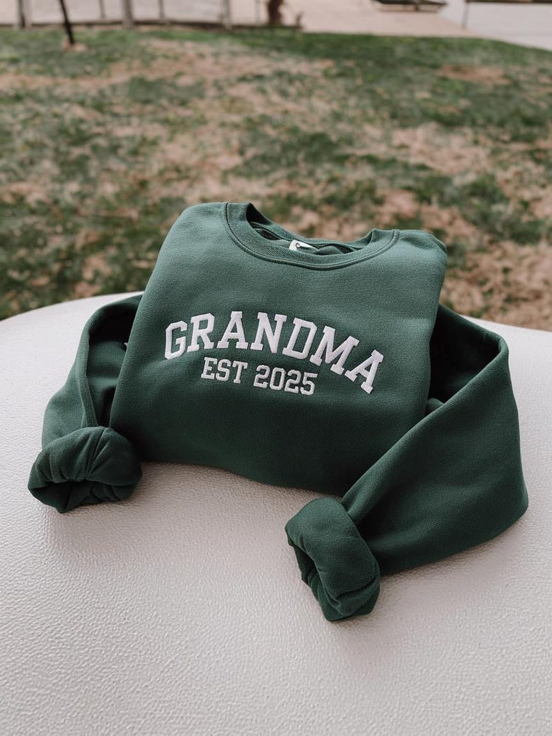 Personalised Grandma Sweatshirt, Custom Grandma Embroidery Sweatshirt, Mother's Day sweatshirt, Gift for New Grandma, Gift for Mama