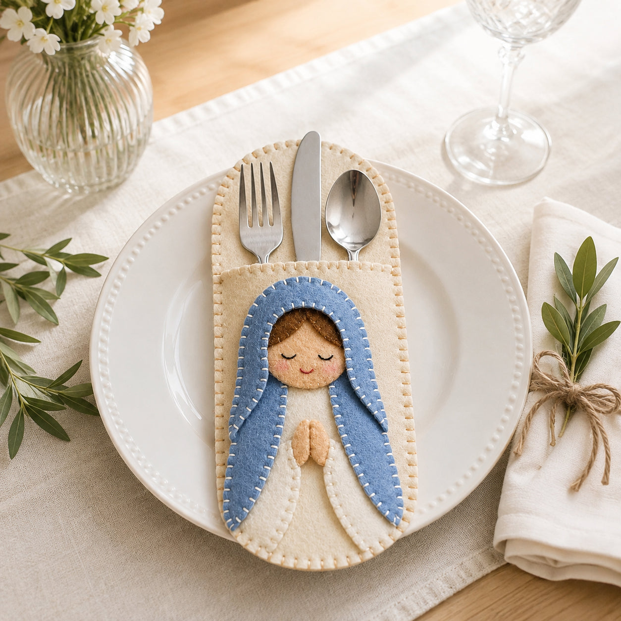 Praying Virgin Mary Felt Silverware Holder, Christmas Cutlery Pocket, Religious Holiday Table Decor, Christmas Kitchen Decor FELTCH11