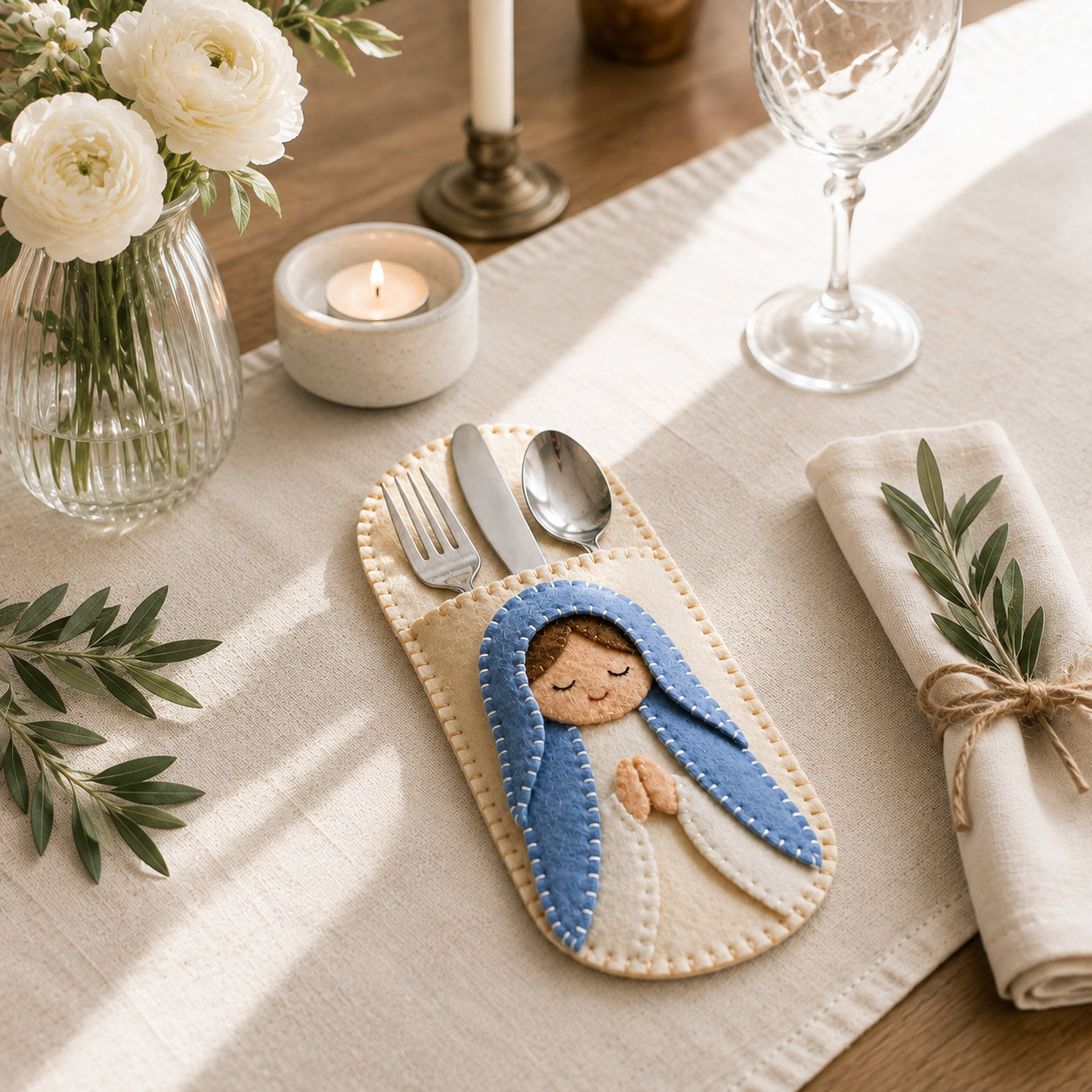 Praying Virgin Mary Felt Silverware Holder, Christmas Cutlery Pocket, Religious Holiday Table Decor, Christmas Kitchen Decor FELTCH11
