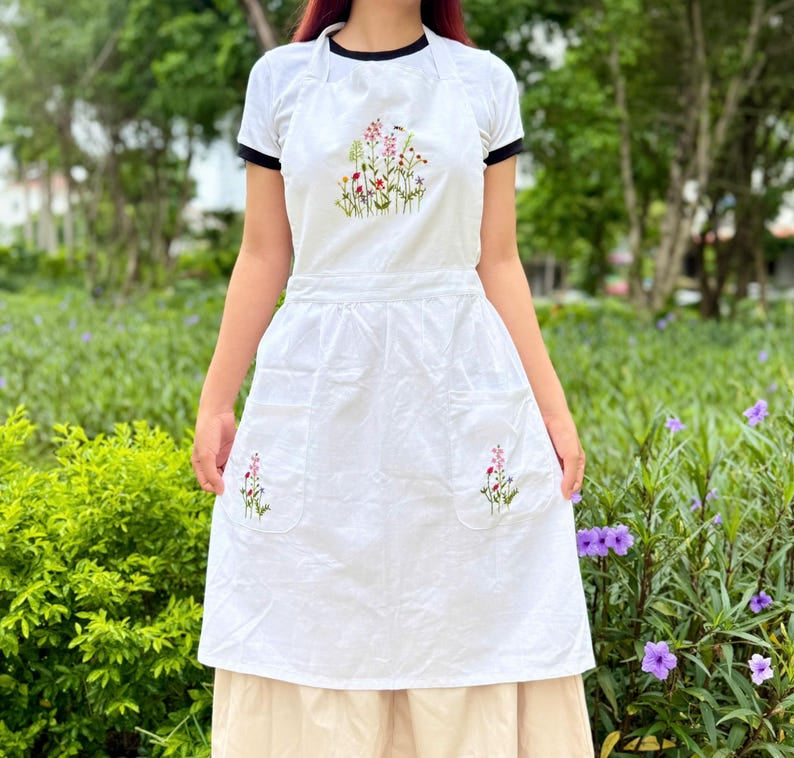 Custom Flowers Hand Embroidered Apron, Handmade Floral Apron With Pocket, Embroidered Apron, Linen Apron, Gardening Apron, Kitchen Apron, Mom Gift EMAP16