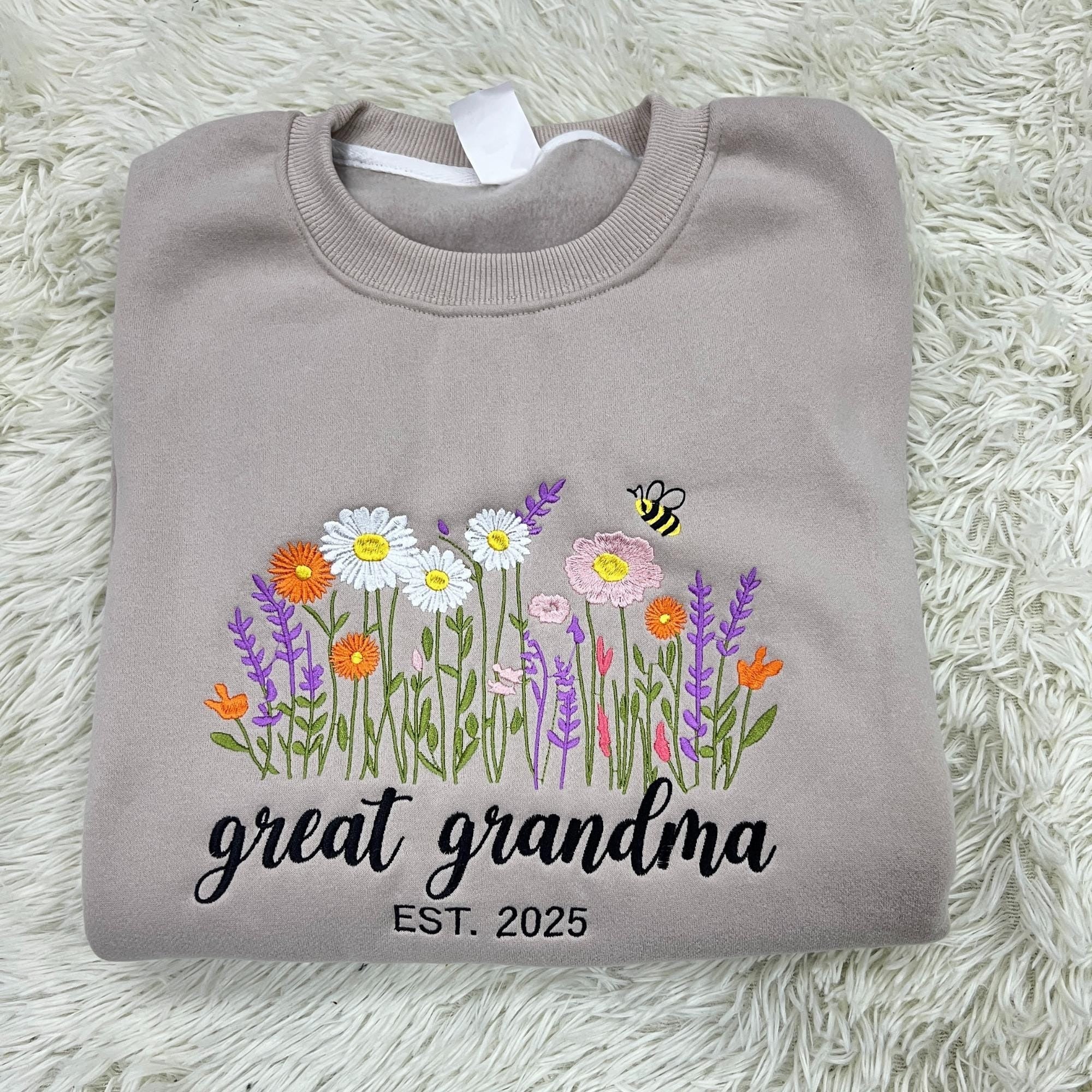 Personalized Custom Grandma Sweatshirt, Embroidered Great Grandma Sweatshirt with Floral Design, Gifts for Grandma