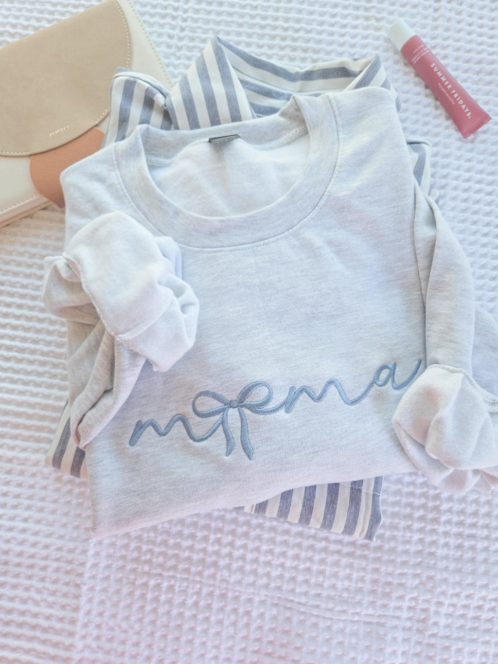 Embroidered Mama Sweatshirt, Trendy Bow Coquette Crewneck, Cozy Gift for Mom, New Mom Sweatshirt, Cute Mama Embroidery, Gift for Her