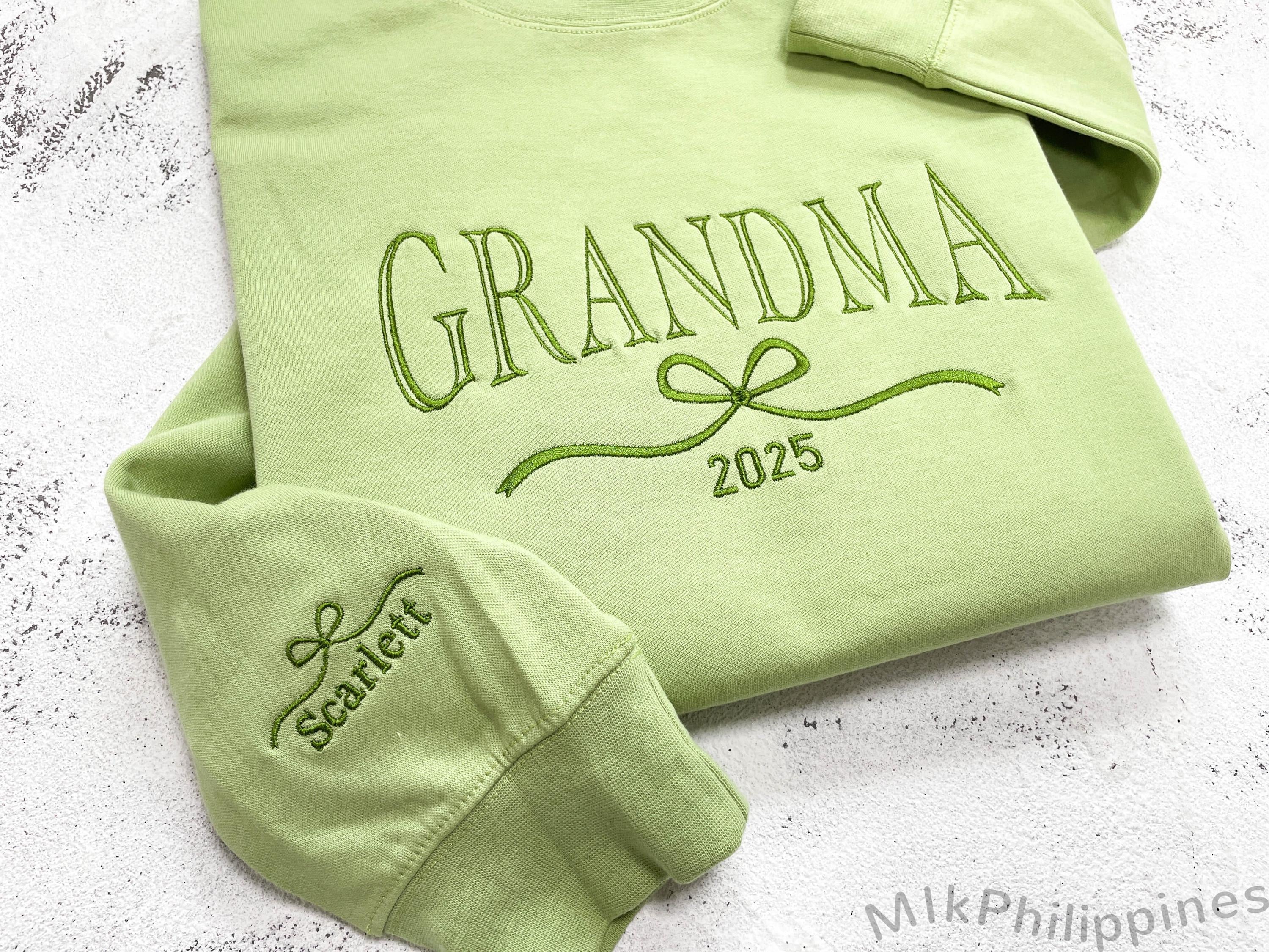 Custom Grandma Sweatshirt with Grandkids Name on Sleeve, Embroidered Grammy Sweatshirt, Gigi Mimi Nana Sweatshirt, Mothers Day Gift