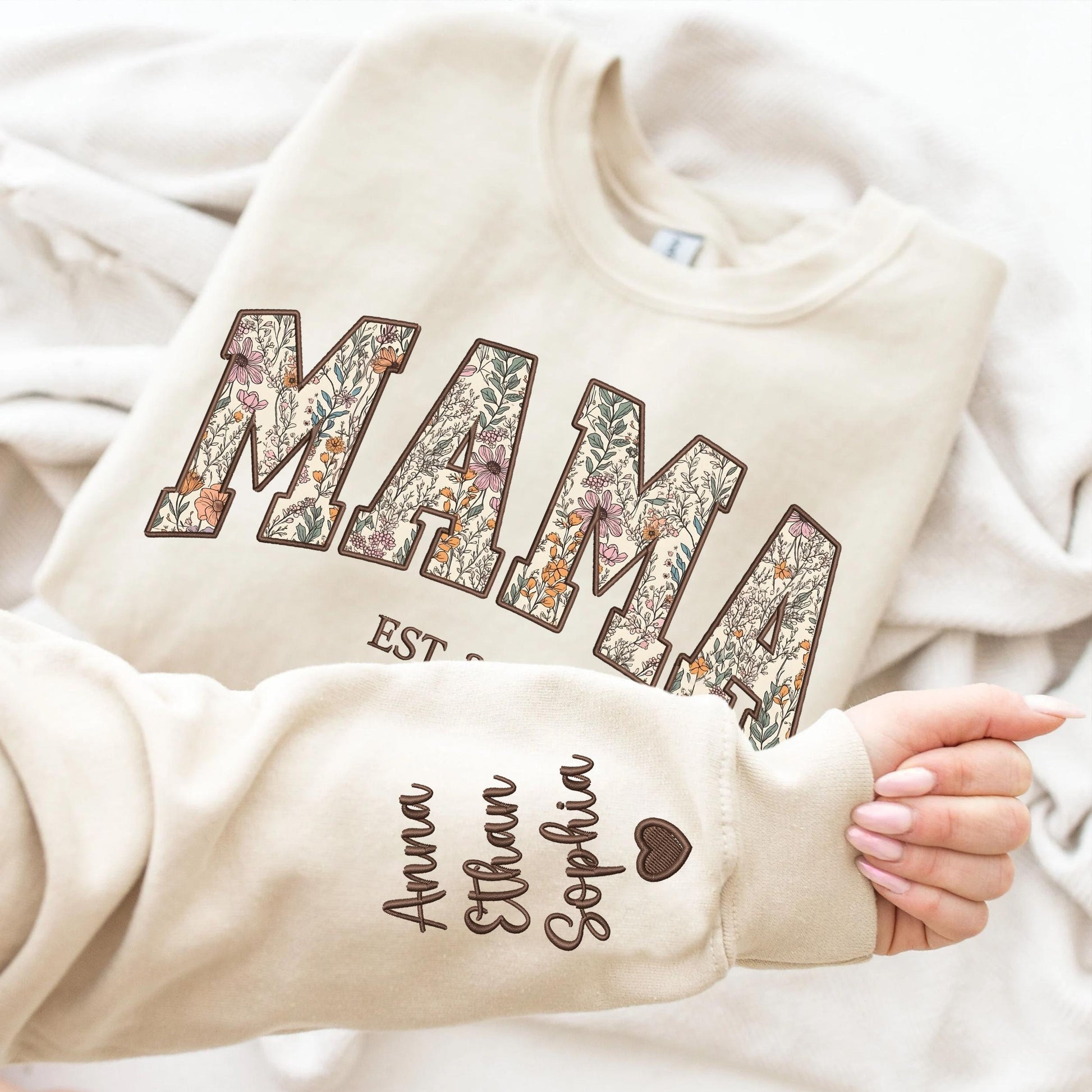 Custom Floral Mama Sweatshirt, Custom Mama Embroidered Sweatshirt, Personalized Mama Crewneck, Gift for Mama, Mothers Day Gifts, Mom Gifts