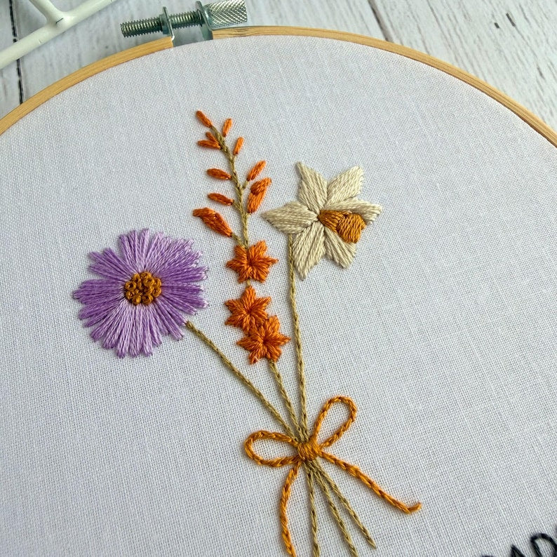 Custom Birth Month Flower Embroidery Hoop, Hand Embroidered Family Name Keepsake, Personalized Birth Flower Bouquet, Handmade Floral Wall Art EM20