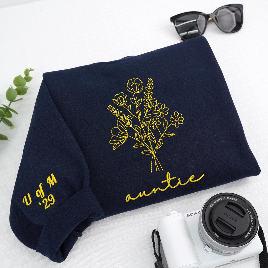 Auntie Embroidered Sweatshirt, Floral Stitch Pullover, Custom Name Crewneck, Cozy Aunt Gift, Minimalist Sweater