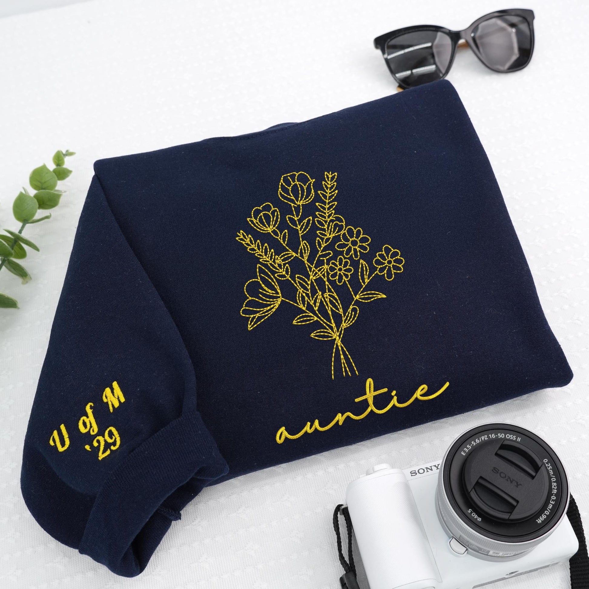 Auntie Embroidered Sweatshirt, Floral Stitch Pullover, Custom Name Crewneck, Cozy Aunt Gift, Minimalist Sweater