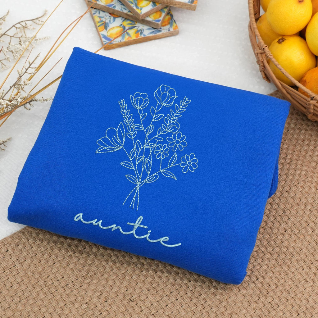 Auntie Embroidered Sweatshirt, Floral Stitch Pullover, Custom Name Crewneck, Cozy Aunt Gift, Minimalist Sweater