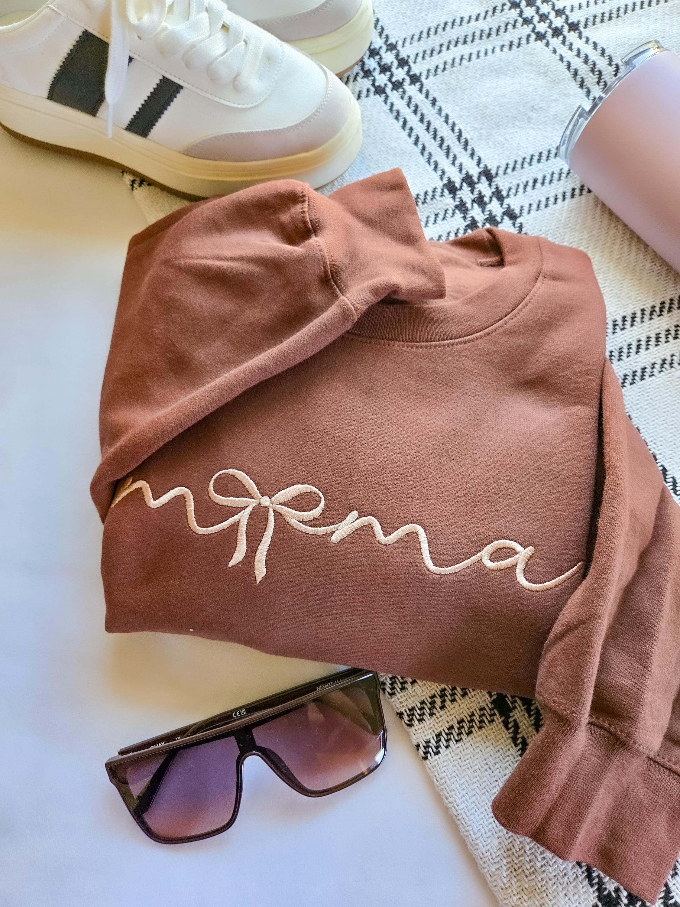 Embroidered Mama Sweatshirt, Trendy Bow Coquette Crewneck, Cozy Gift for Mom, New Mom Sweatshirt, Cute Mama Embroidery, Gift for Her