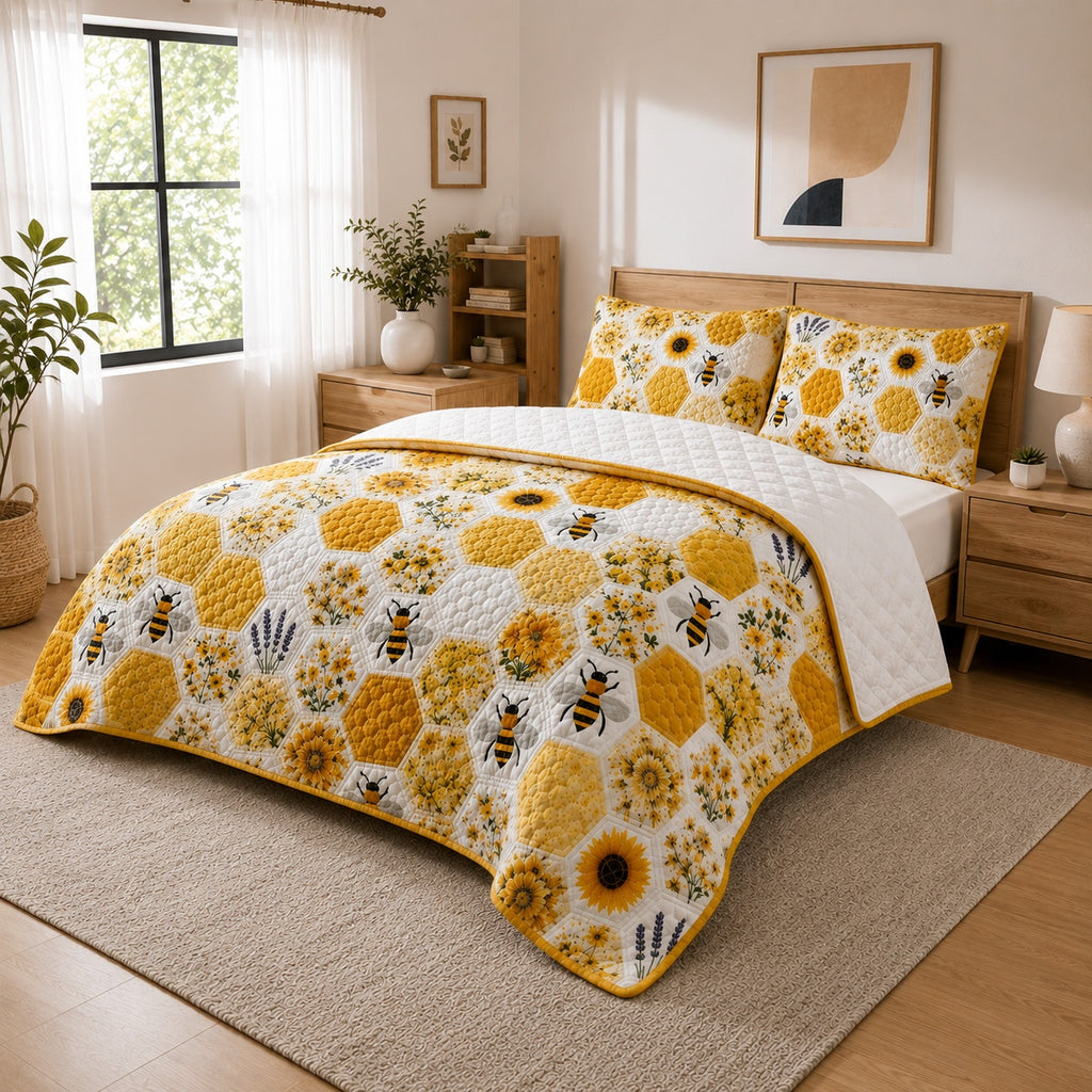 Bee Patchwork Quilted Bedding Set, Bee Quilt with Pillow Covers, Retro Bedroom Decor QBEDSET30