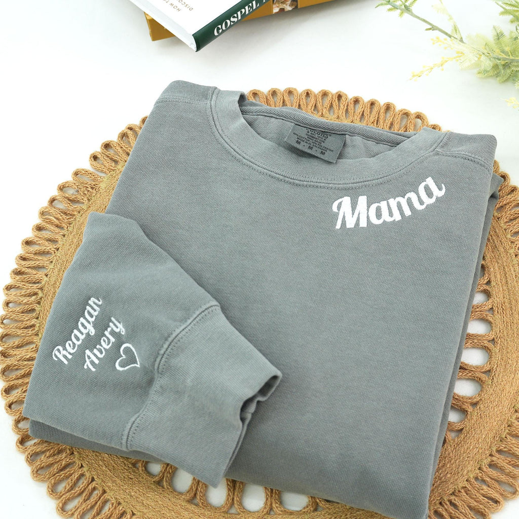 Custom Embroidered Grandma Sweatshirt – Personalized Nana Shirt, Minimalist Mimi Sweater, Cozy Gift for Grandma
