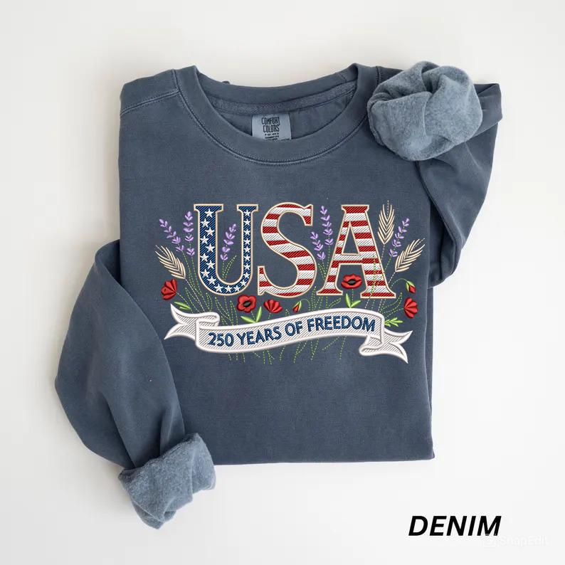 USA 250 Years of Freedom Machine Embroidery Sweatshirt – Floral Flag Letters, USA 1776–2026 Patriotic Embroidery, America Anniversary Crewneck