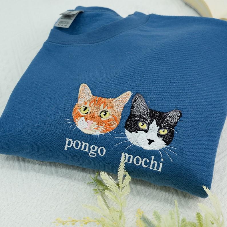 Embroidered Cat Mom Sweatshirt for Women – Custom Pet Portrait Crewneck from Photo, Personalized Cat Lover Gift, Birthday Present for Mom