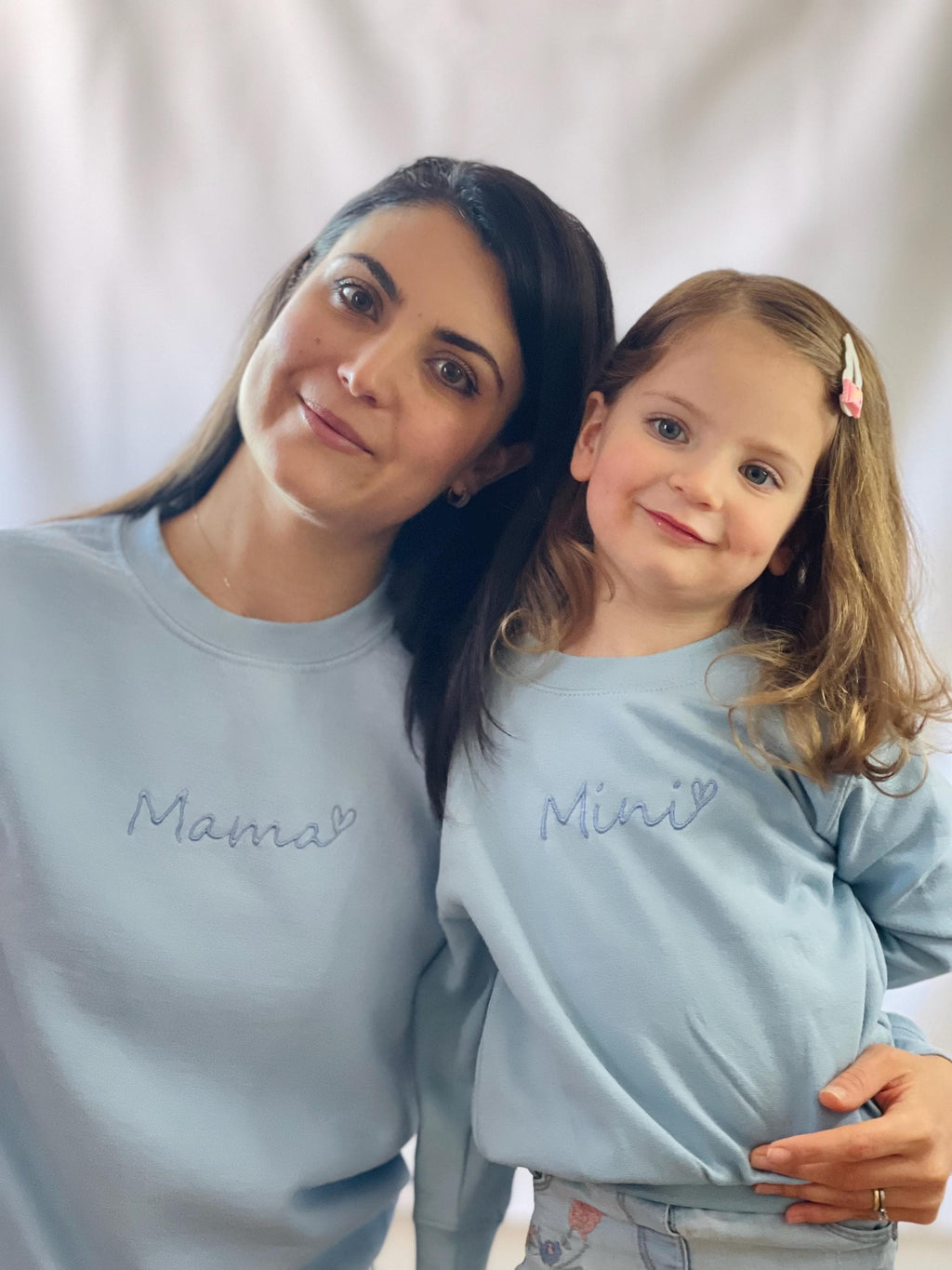 Personalized Mama Hoodie with Names on Sleeve, Custom Embroidered Cuff Sweatshirt, New Mom Hoodie, Mama Jumper, Mother’s Day Gift for Her