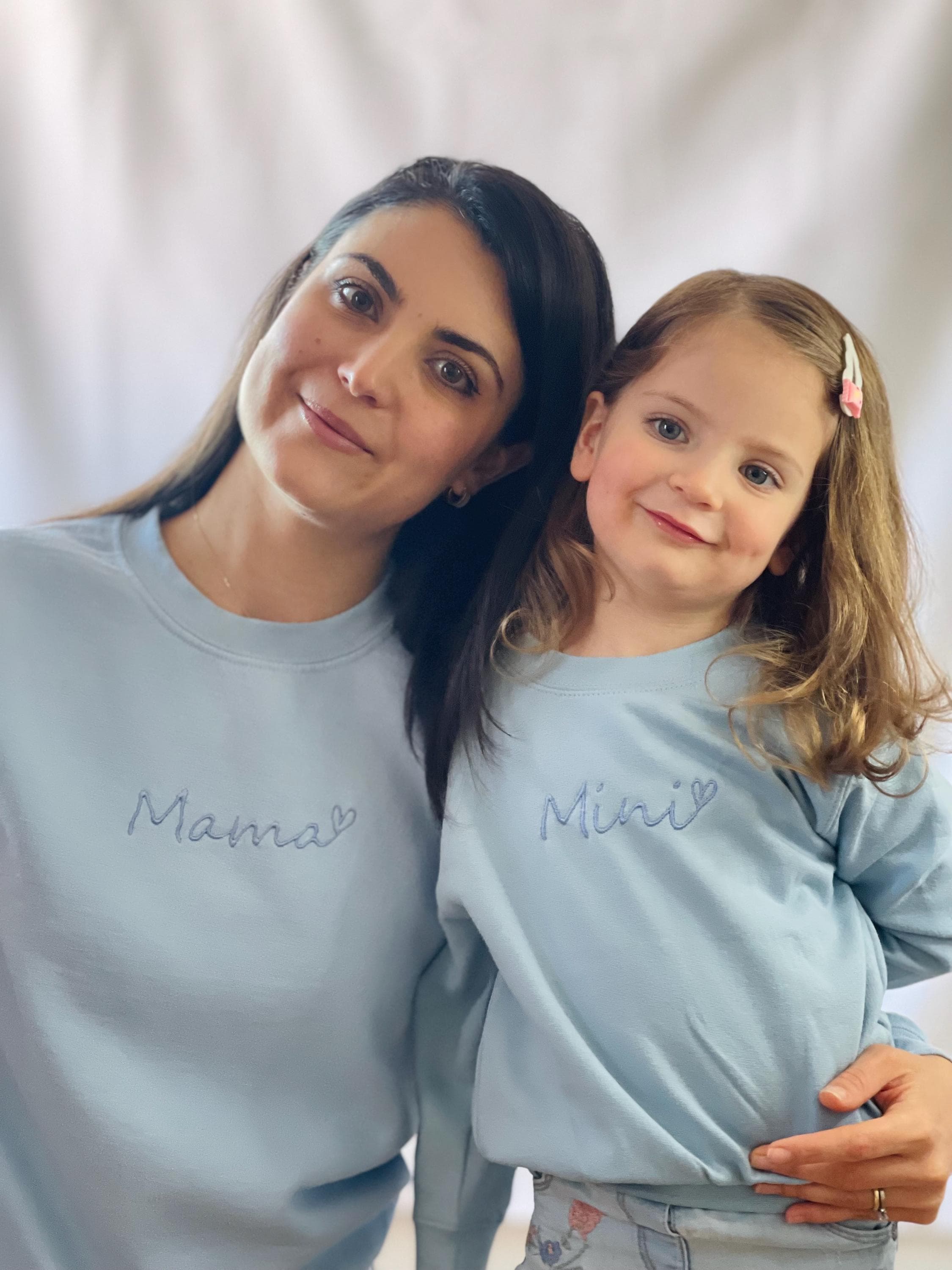 Personalized Mama Hoodie with Names on Sleeve, Custom Embroidered Cuff Sweatshirt, New Mom Hoodie, Mama Jumper, Mother’s Day Gift for Her