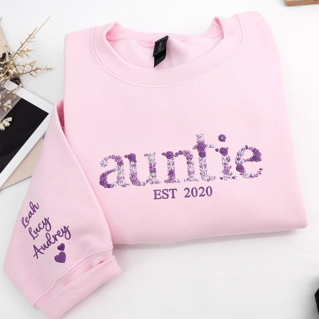Floral Auntie Embroidered Sweatshirt, Custom Auntie Sweatshirt with Floral Letters, Aunt Sweatshirt Women, New Auntie Gift