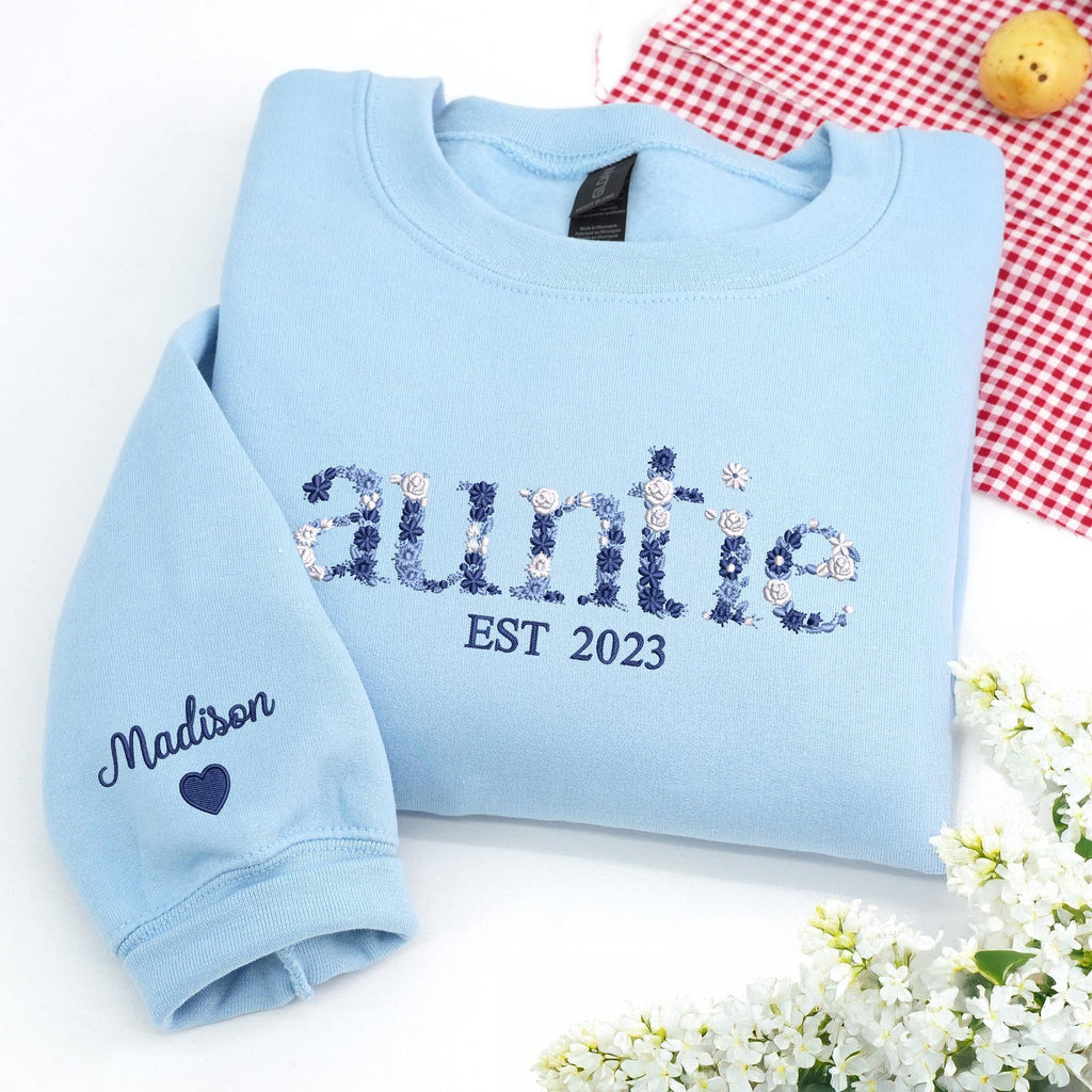 Floral Auntie Embroidered Sweatshirt, Custom Auntie Sweatshirt with Floral Letters, Aunt Sweatshirt Women, New Auntie Gift
