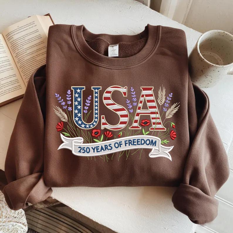 USA 250 Years of Freedom Machine Embroidery Sweatshirt – Floral Flag Letters, USA 1776–2026 Patriotic Embroidery, America Anniversary Crewneck