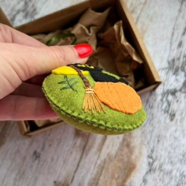 Halloween Cat Witch Felt Ornament, Custom Embroidery Halloween Ornament, Cute Pumpkin Cat Ornament, Hanging Decoration, Spooky Halloween Gift HFOR06