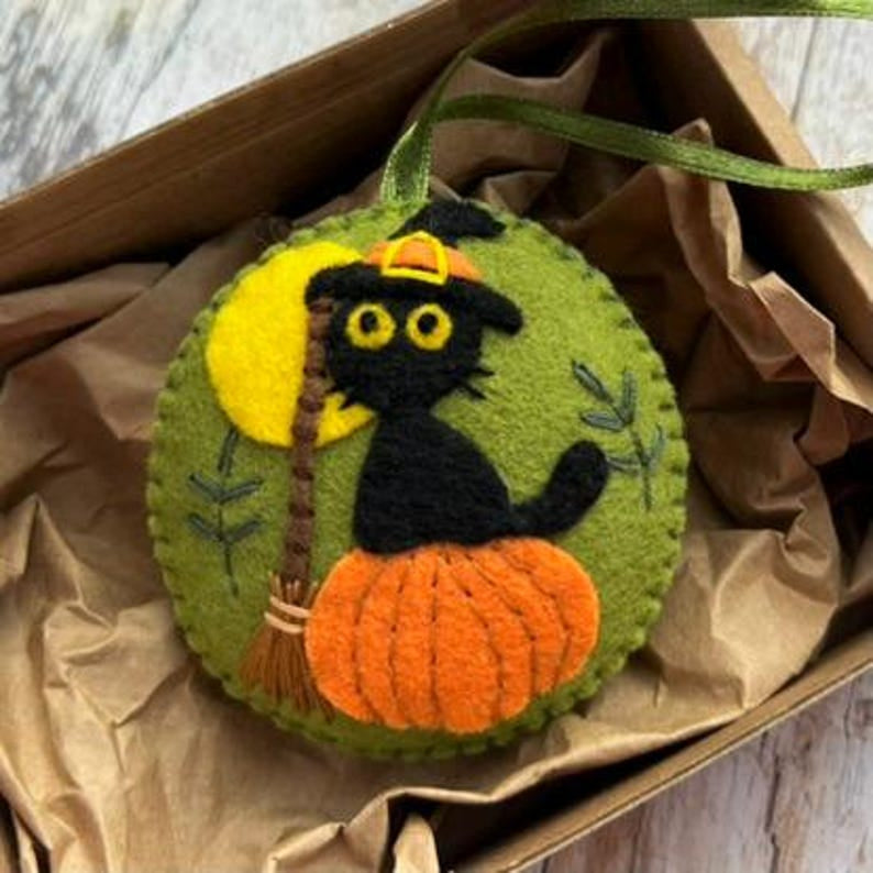 Halloween Cat Witch Felt Ornament, Custom Embroidery Halloween Ornament, Cute Pumpkin Cat Ornament, Hanging Decoration, Spooky Halloween Gift HFOR06