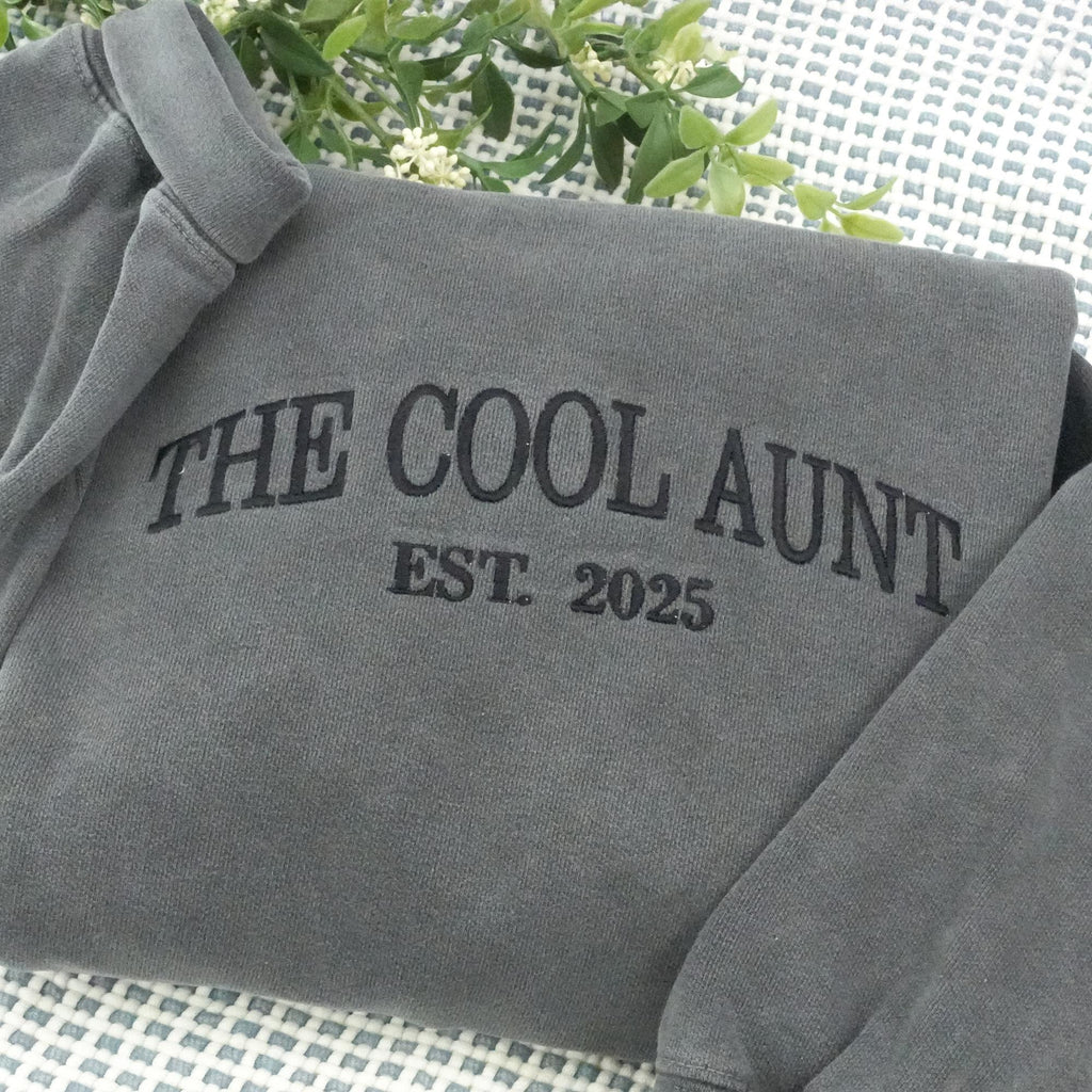 The Cool Aunt Sweatshirt Best Auntie Sweatshirt, Embroidered Cool Aunt Outfits, New Aunt Crewneck, Best Auntie Gift