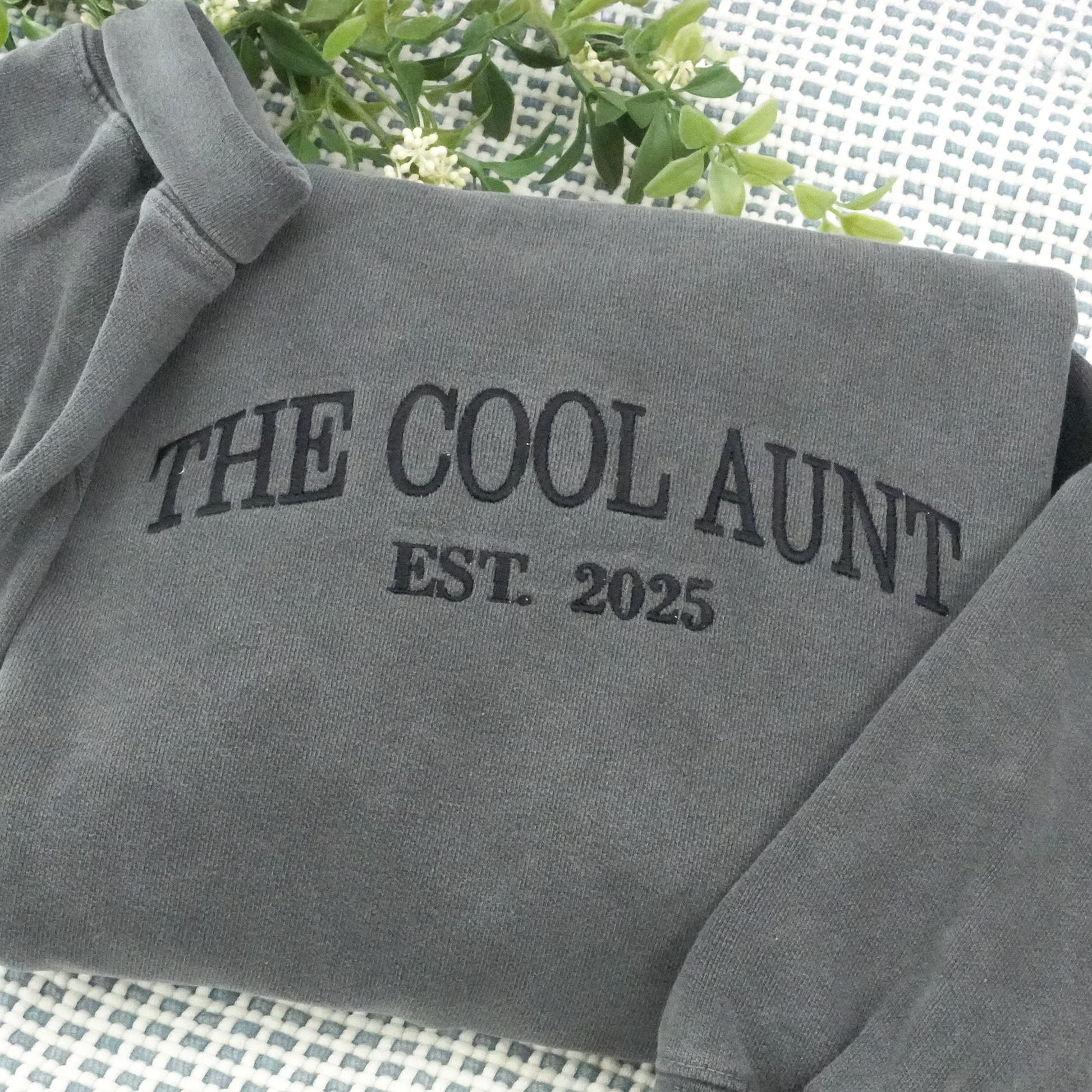 The Cool Aunt Sweatshirt Best Auntie Sweatshirt, Embroidered Cool Aunt Outfits, New Aunt Crewneck, Best Auntie Gift