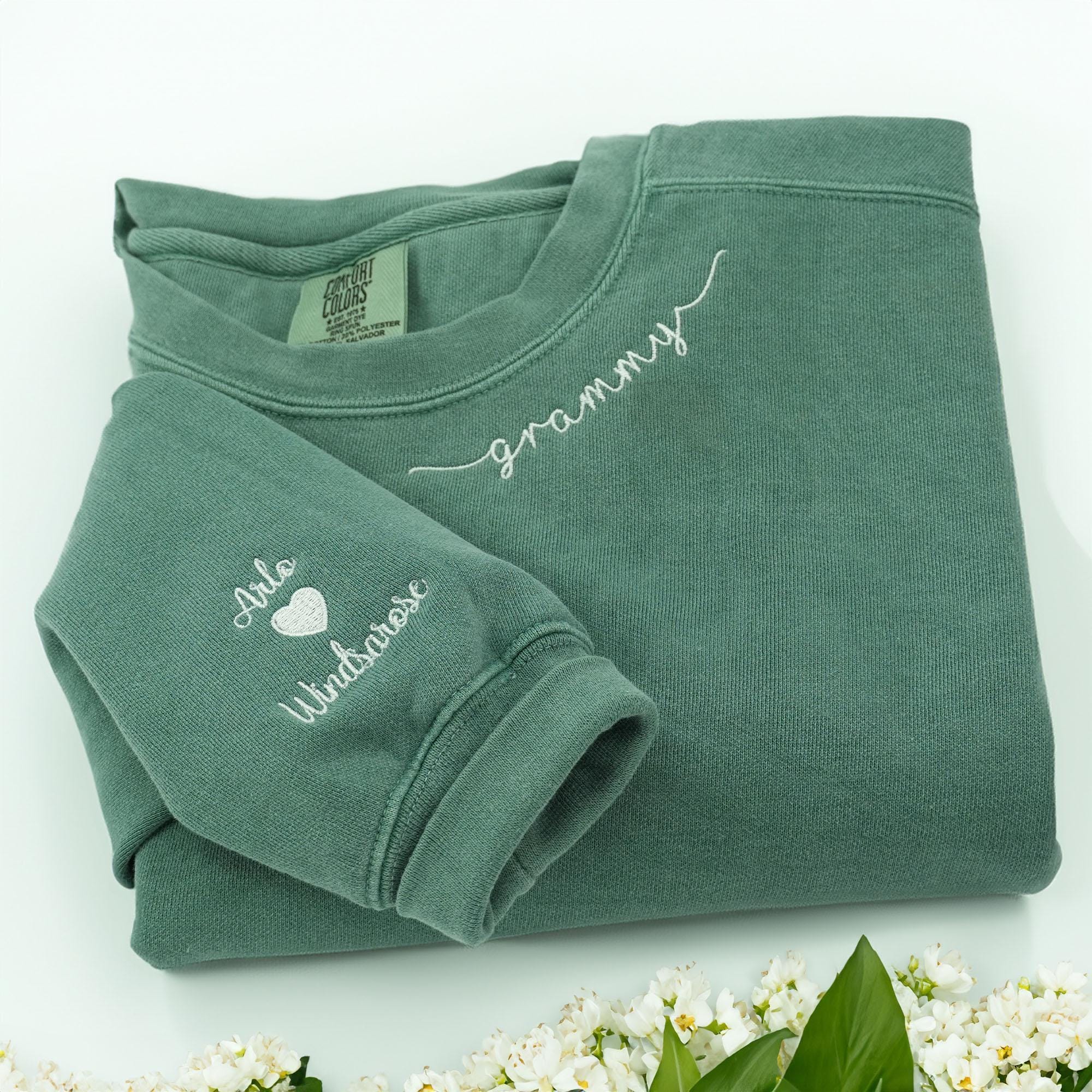 Custom Embroidered Grandma Sweatshirt – Personalized Nana Shirt, Minimalist Mimi Sweater, Cozy Gift for Grandma
