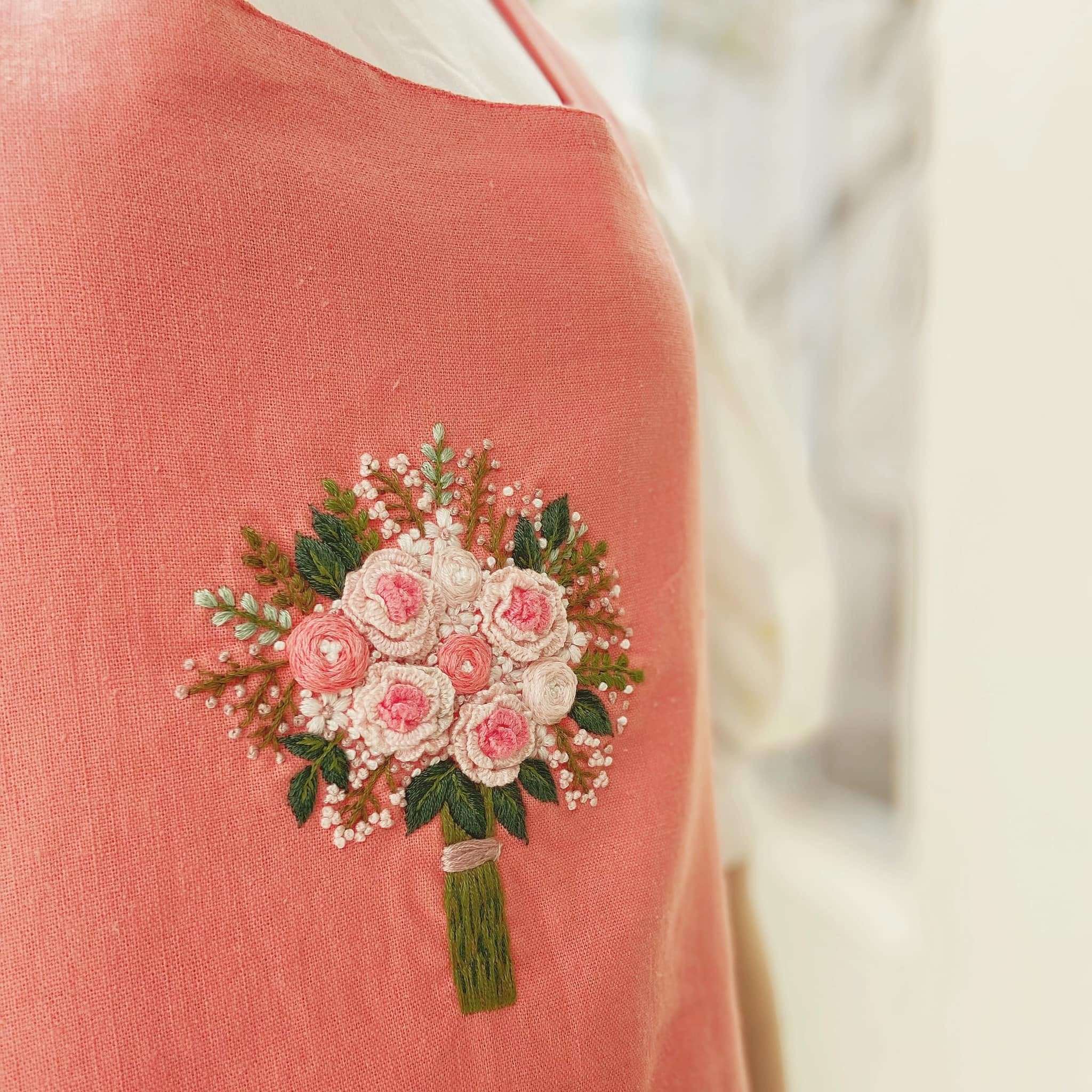 Personalized Bouquet Flower Hand Embroidered Apron, Handmade Wild Flowers Apron, Embroidered Apron, Linen Apron, Gardening Apron, Kitchen Apron, Mom Gift EMAP11