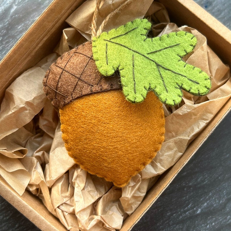 Handmade Acorn Felt Ornament, Fall Oak Leaf Hanging Decor, Autumn Thanksgiving Gift for Home Decoration HFOR08