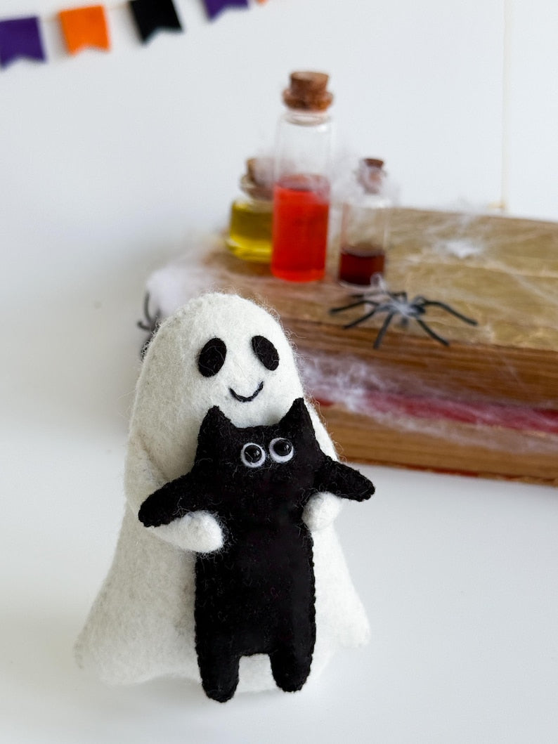 Cute Ghost Holding Black Cat Felt Ornament, Handmade Ghost Ornament, Hanging Decor, Halloween Gift for Home Decoration HFOR10