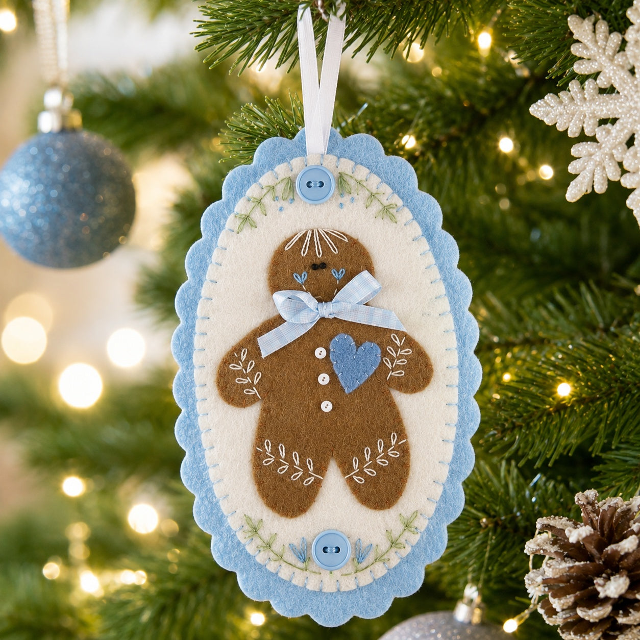 Personalized Gingerbread Felt Ornament, Handmade Christmas Tree Decoration, Holiday Keepsake, Cute Gingerbread Gift, Baby Christmas Ornament Gift NHFOR06