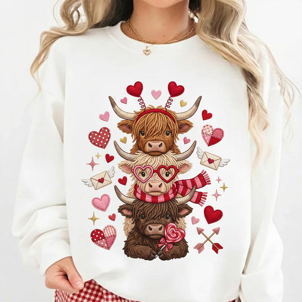 Highland Cow Embroidered Christmas Sweatshirt – Cute Holiday Farm Cow with Lights, Cozy Country Crewneck